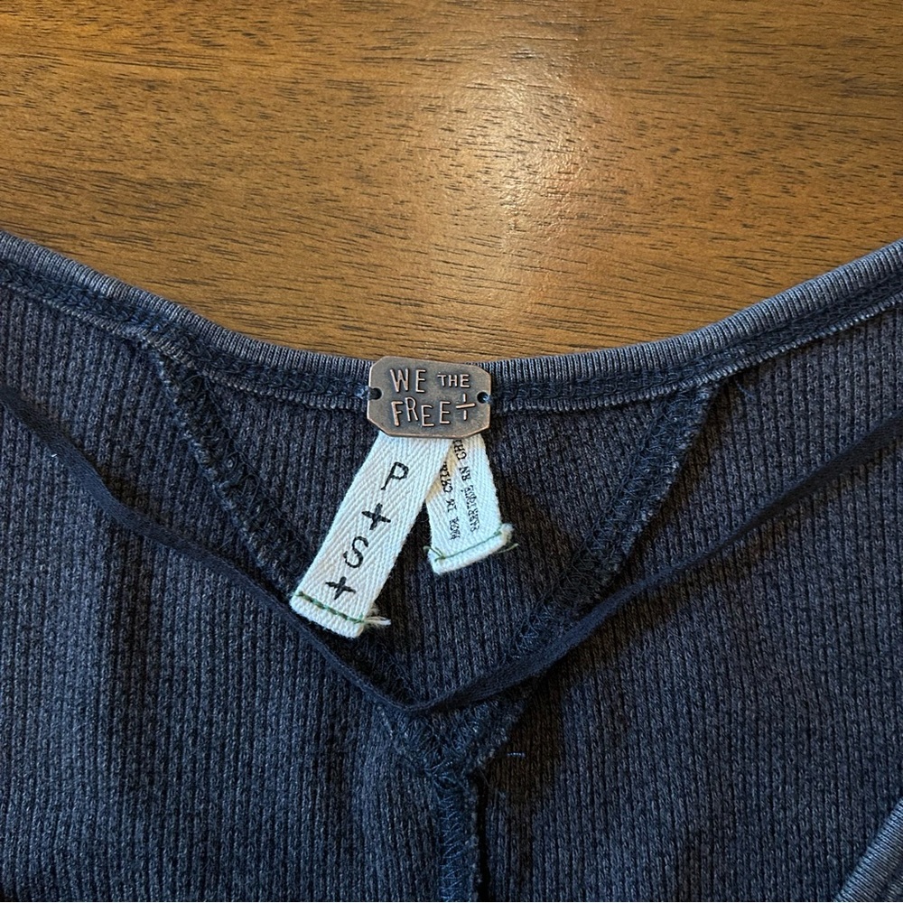Free People Art School Button Cuff Thermal Gray Long Sleeve V-Neck Size Small - Picture 4 of 7